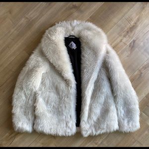 Volcom Women’s Faux Fur Jacket